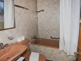 Bristol Hotel *